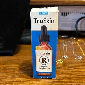 Skin TruSkin Retinol Facial Serum – Blue and White Packaging